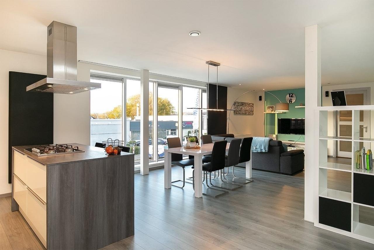 170 m² Upper-Floor Apartment with Roof Terrace - Image 10