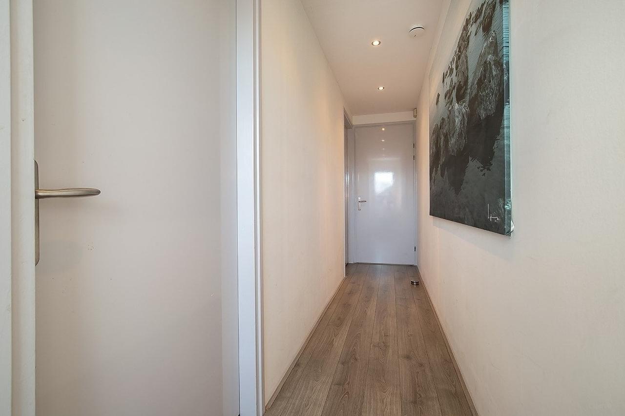 170 m² Upper-Floor Apartment with Roof Terrace - Image 17