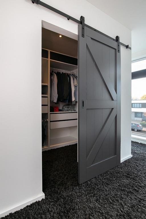 170 m² Upper-Floor Apartment with Roof Terrace - Image 21