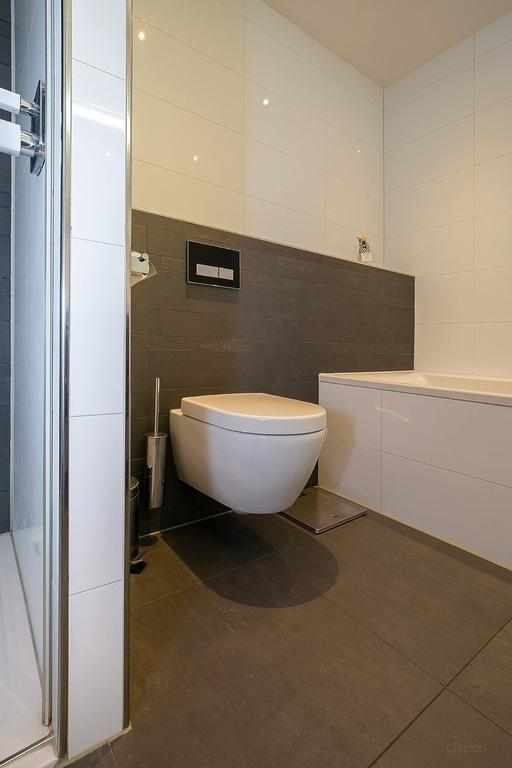 170 m² Upper-Floor Apartment with Roof Terrace - Image 29