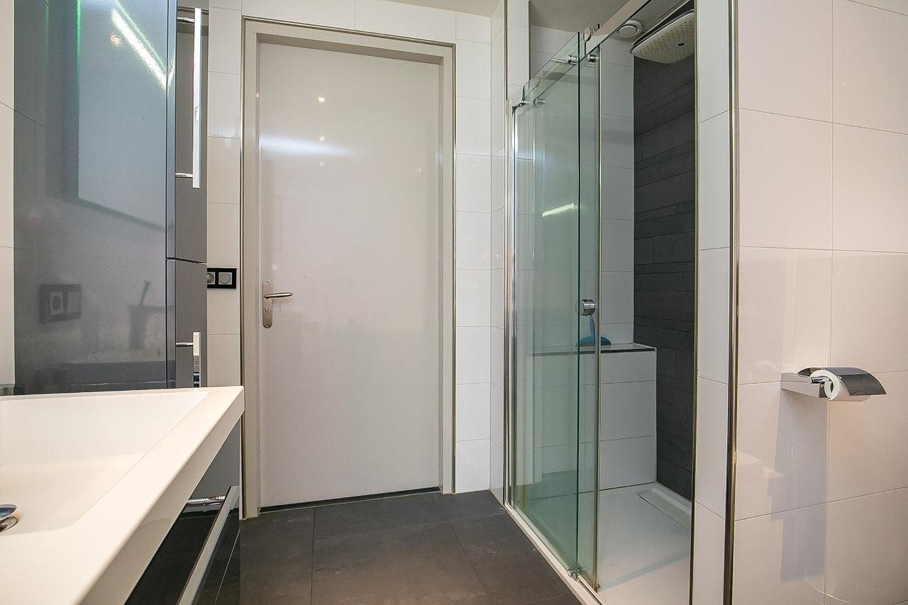 170 m² Upper-Floor Apartment with Roof Terrace - Image 30