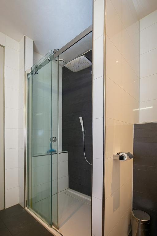 170 m² Upper-Floor Apartment with Roof Terrace - Image 31