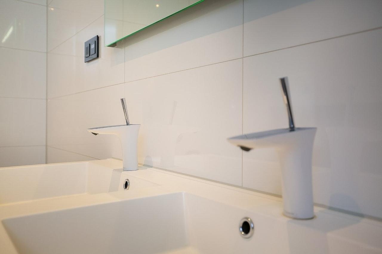 170 m² Upper-Floor Apartment with Roof Terrace - Image 32