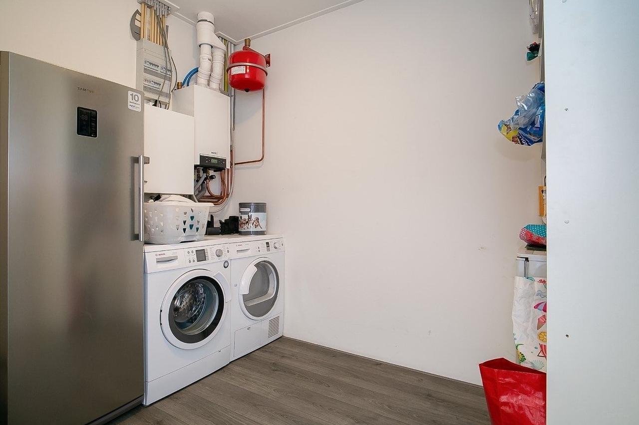 170 m² Upper-Floor Apartment with Roof Terrace - Image 34