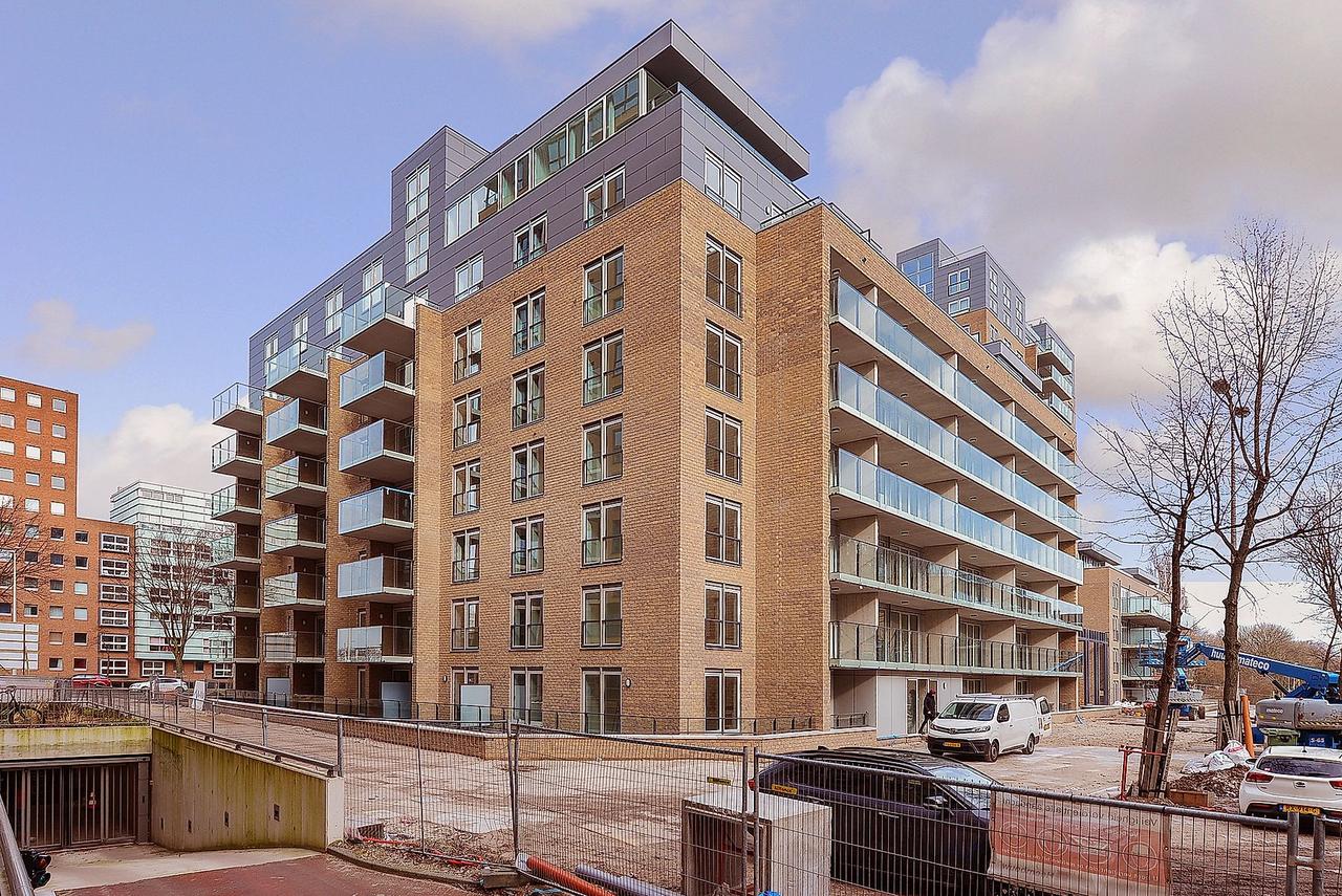 73 m² Apartment with Terrace in The Hague - Image 1