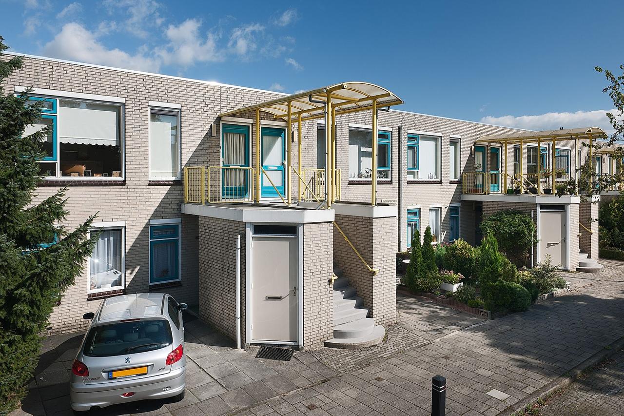 74 m² upstairs apartment with balcony in Diemen-Noord - Image 1