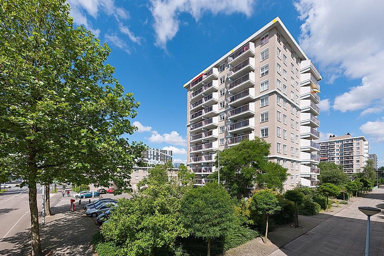 87 m² appartement met balkon in Buitenveldert - Afbeelding 1