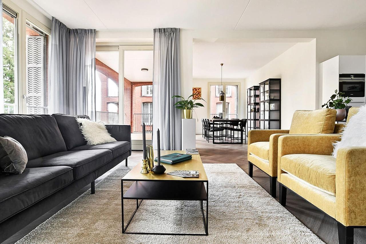 107 m² apartment with balcony and parking - Image 2