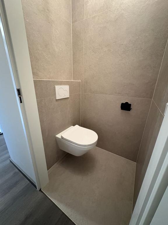 Furnished 1-Bedroom Apartment with Balcony - Image 15