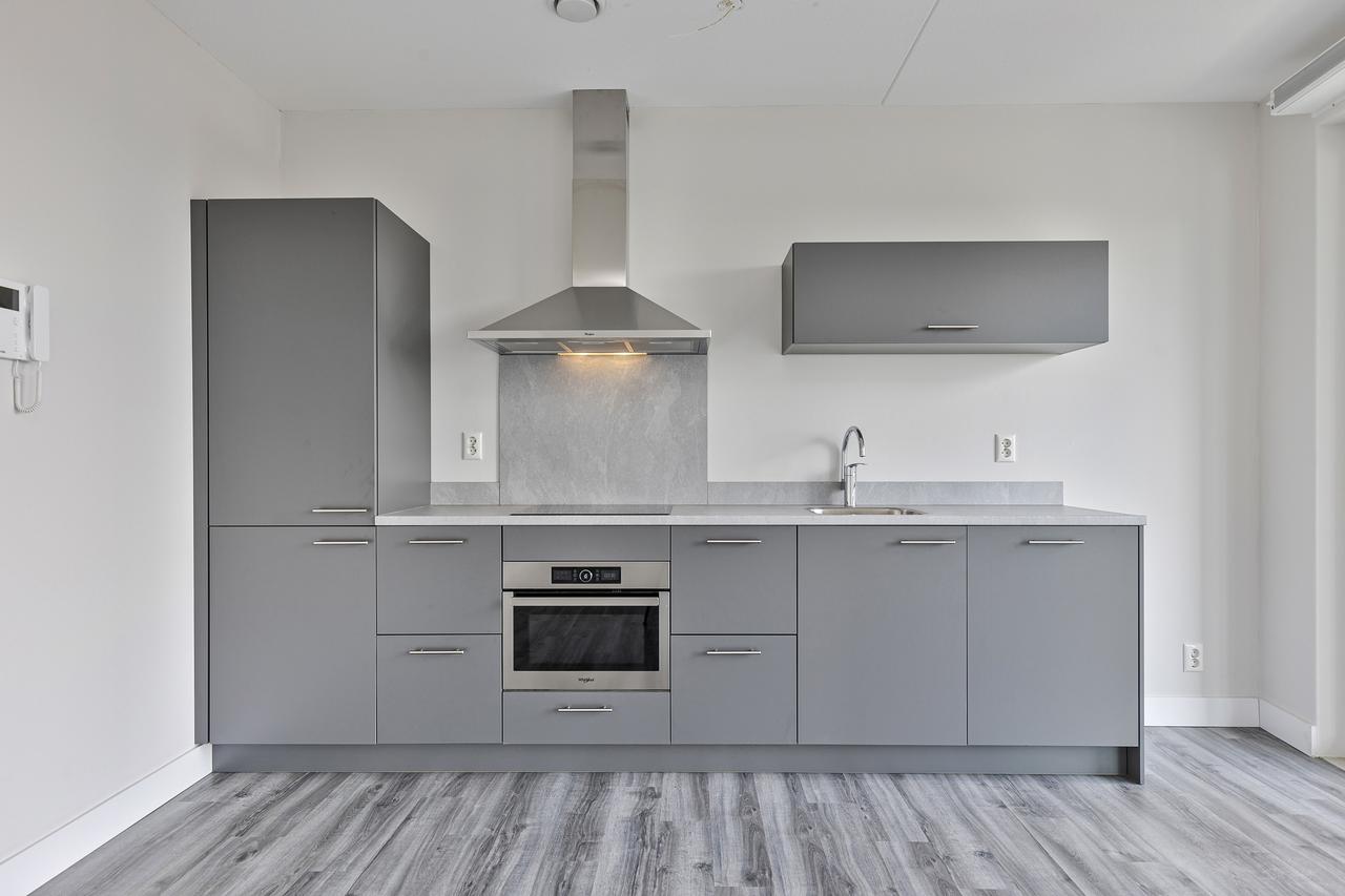 2-bedroom apartment with waterside balcony - Image 5