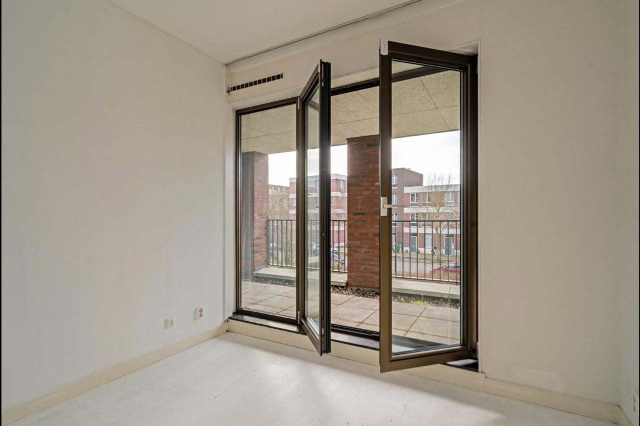 100 m² apartment with IJmeer views - Image 8