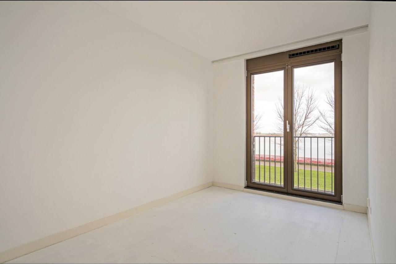100 m² apartment with IJmeer views - Image 10