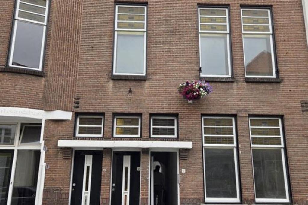 2-Bedroom Apartment with Balcony in City Centre - Image 1
