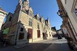 2-Bedroom Apartment with Balcony in City Centre - Image 16