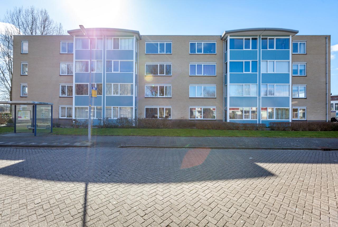 71 m² Apartment with Balcony & Garage - Image 1