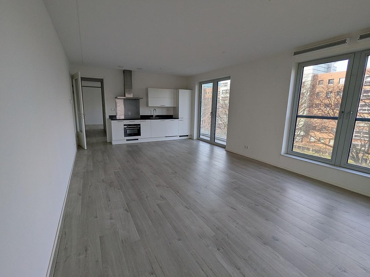 89 m² apartment with balcony in Statenkwartier - Image 3