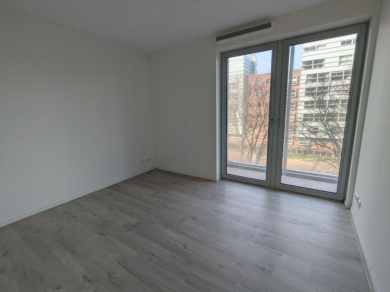 89 m² apartment with balcony in Statenkwartier - Image 4
