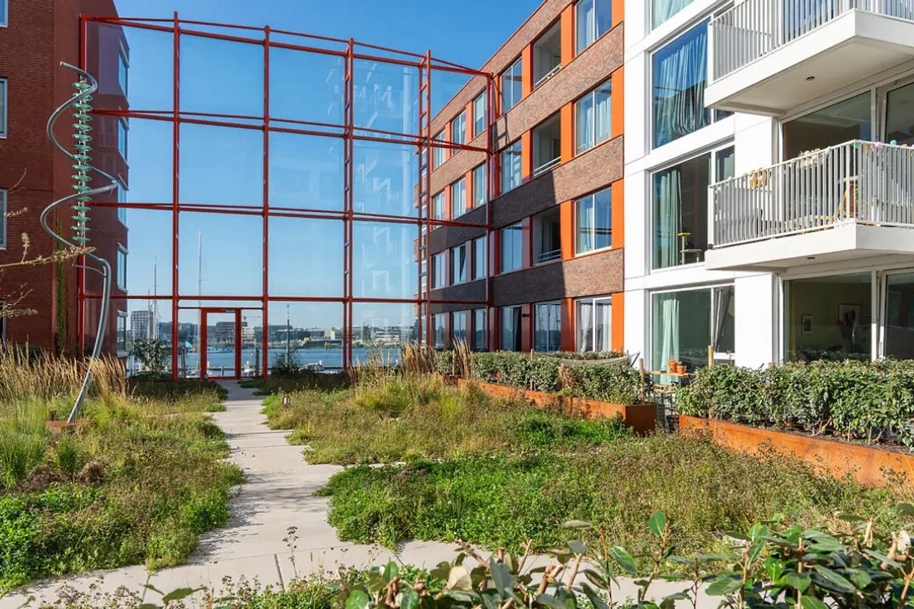 92 m² apartment with balcony in NDSM - Image 1