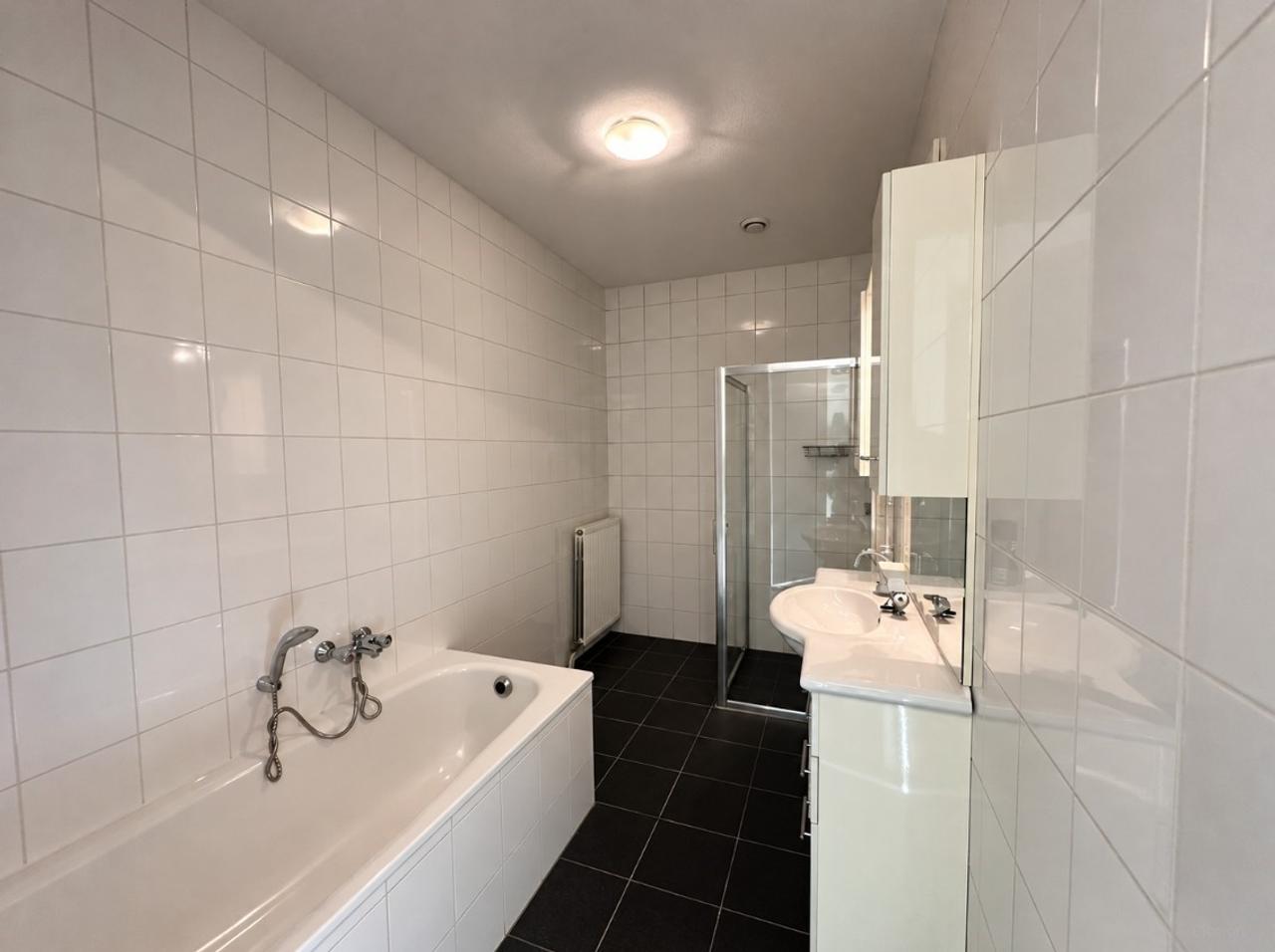 2-Bedroom Apartment with Balcony in Zwaag - Image 5