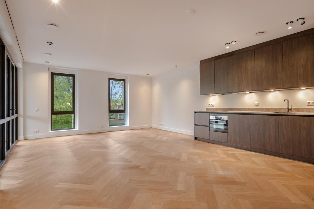 98 m² huurappartement met terras in Amstelveen - Afbeelding 1