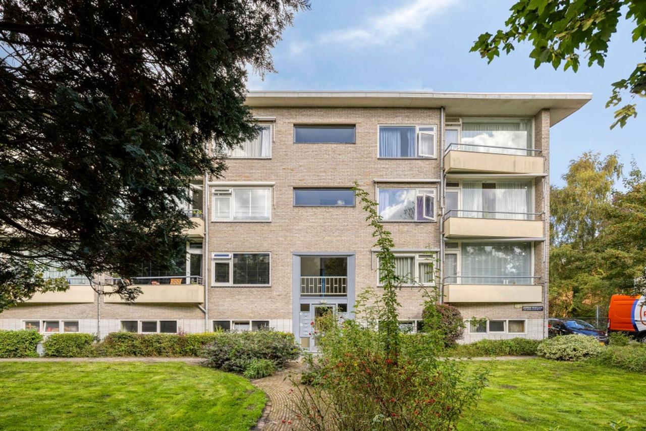 Furnished 2-Bedroom Apartment with 2 Balconies - Image 1
