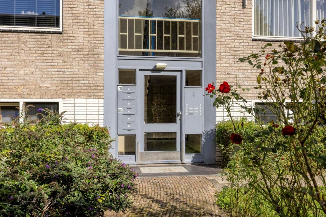 Furnished 2-Bedroom Apartment with 2 Balconies - Image 24