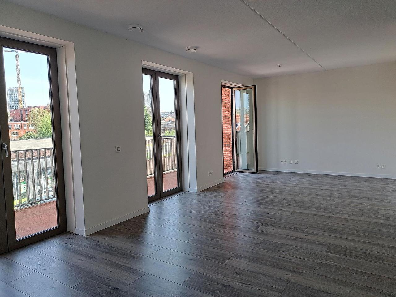84 m² apartment with 2 bedrooms - Image 2