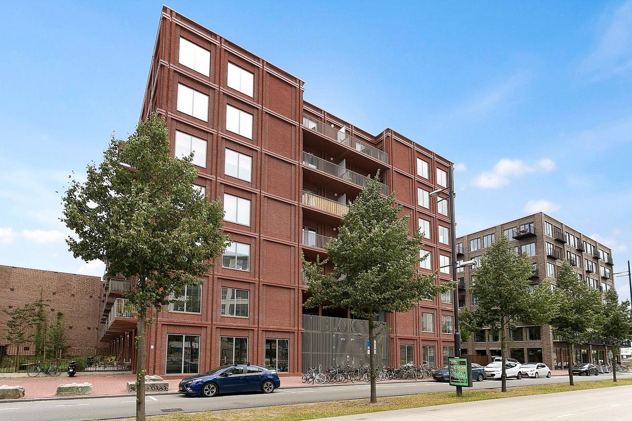 Studio van 63 m² met parkeerplaats in Strijp-S - Afbeelding 1