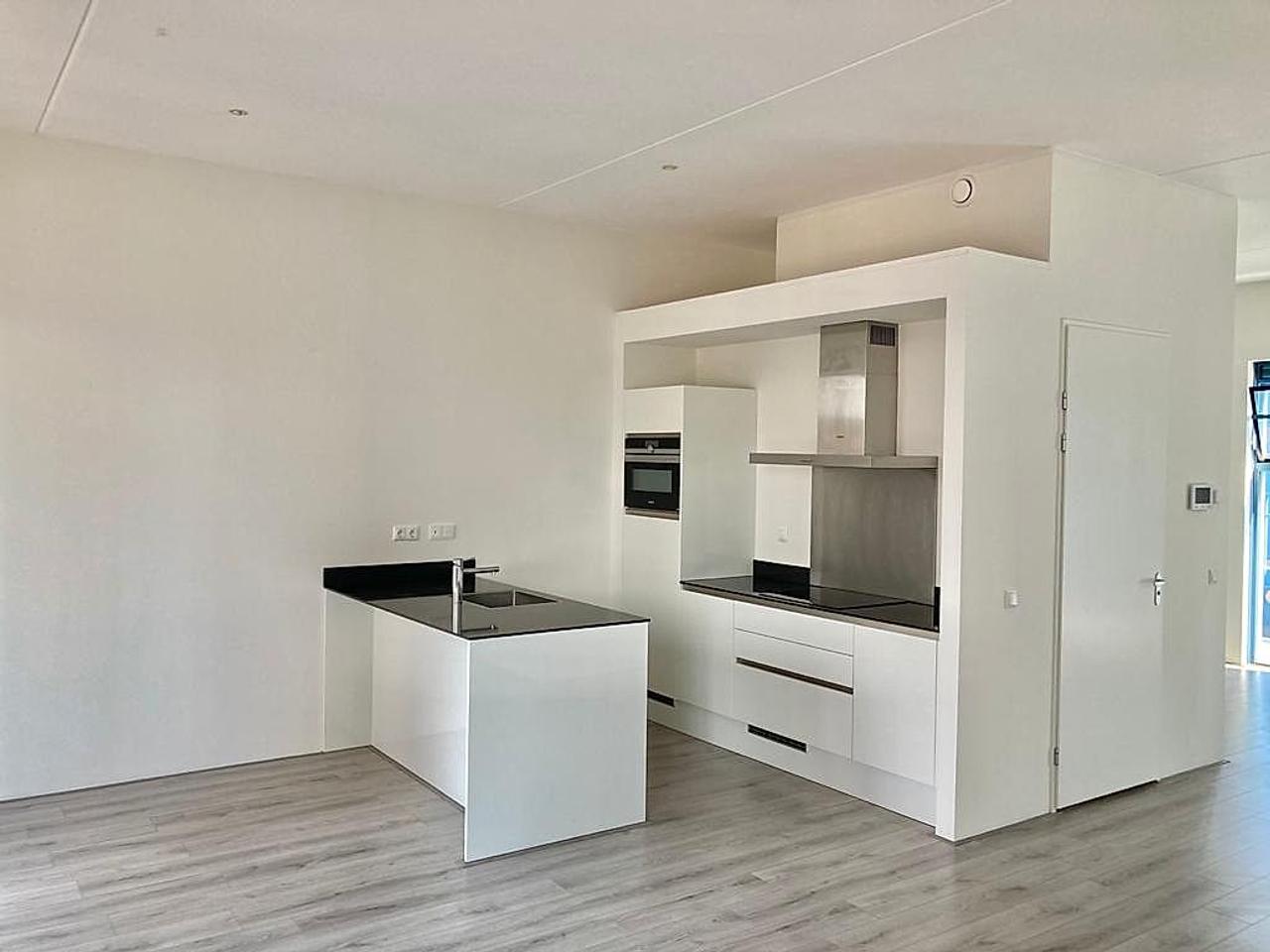 Studio van 63 m² met parkeerplaats in Strijp-S - Afbeelding 2