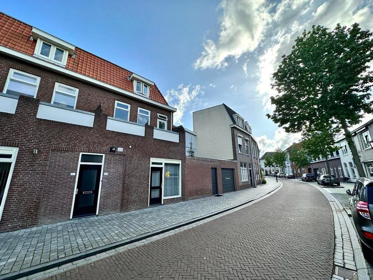 Furnished 1-Bedroom Apartment in City Centre - Image 1
