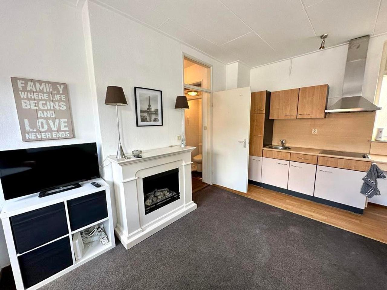 Furnished 1-Bedroom Apartment in City Centre - Image 2