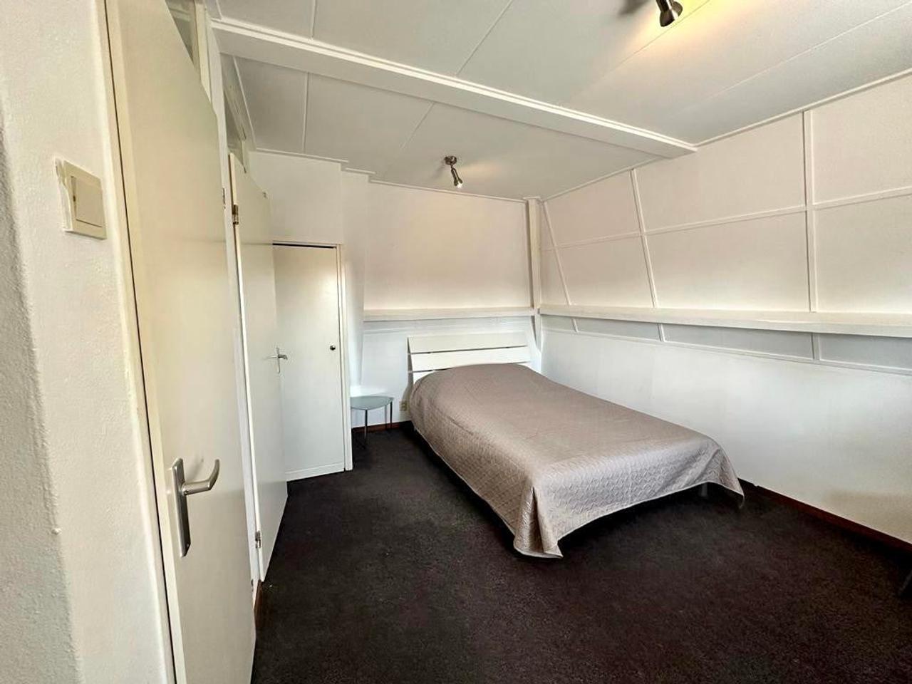 Furnished 1-Bedroom Apartment in City Centre - Image 11