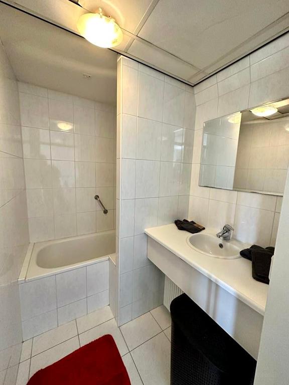 Furnished 1-Bedroom Apartment in City Centre - Image 12