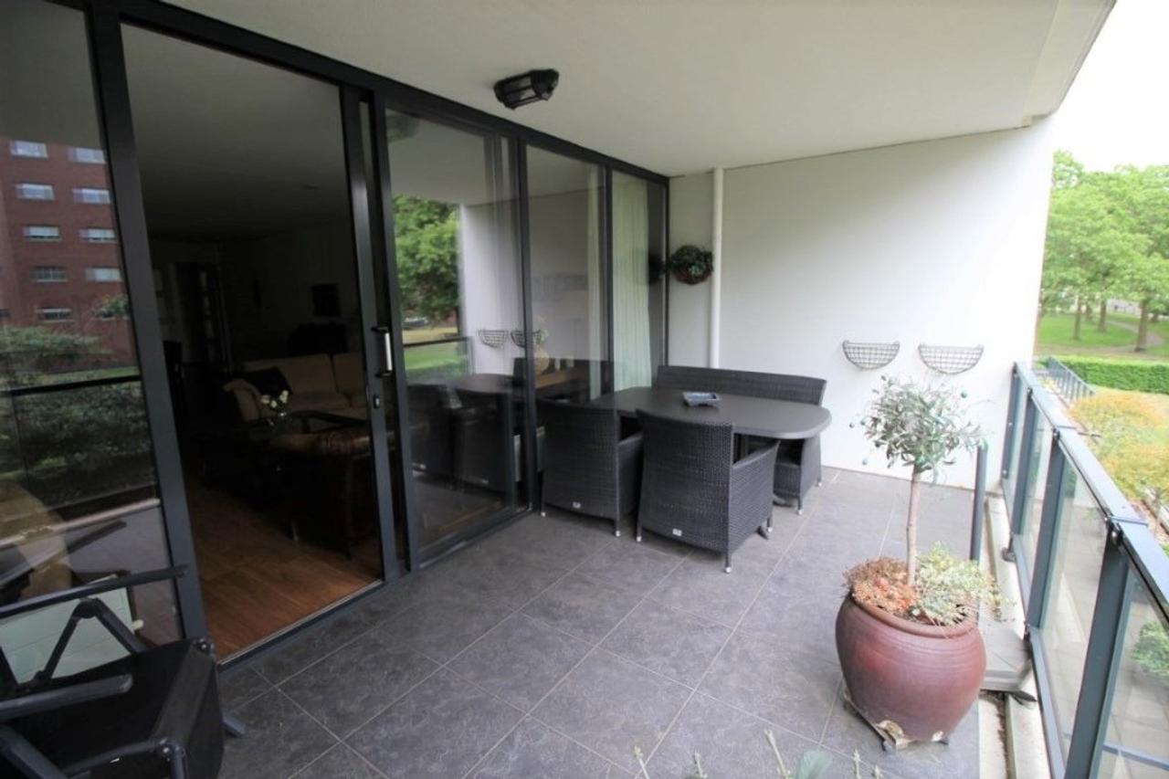 Gemeubileerd 3-kamerappartement met balkon - Afbeelding 1