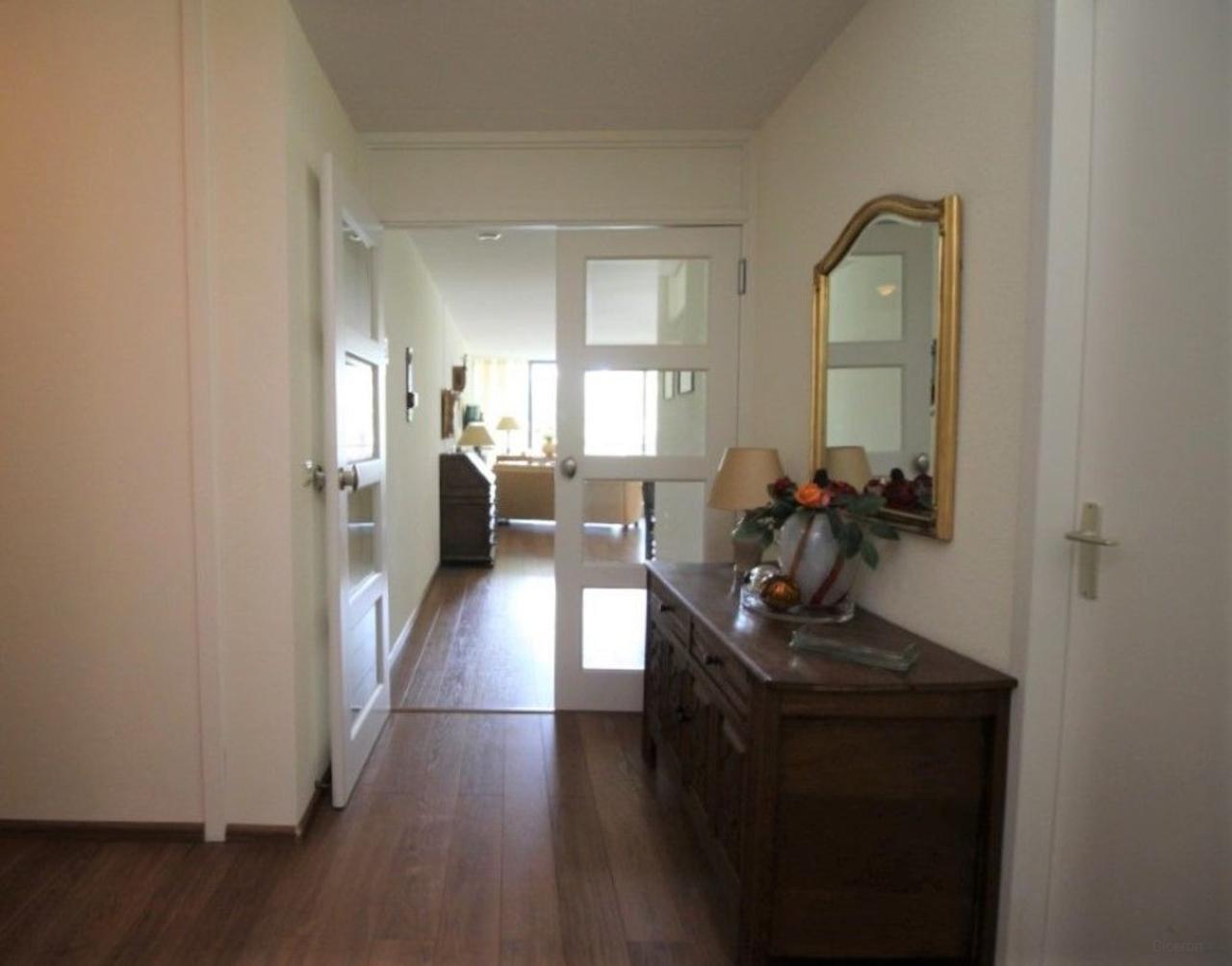 Gemeubileerd 3-kamerappartement met balkon - Afbeelding 9