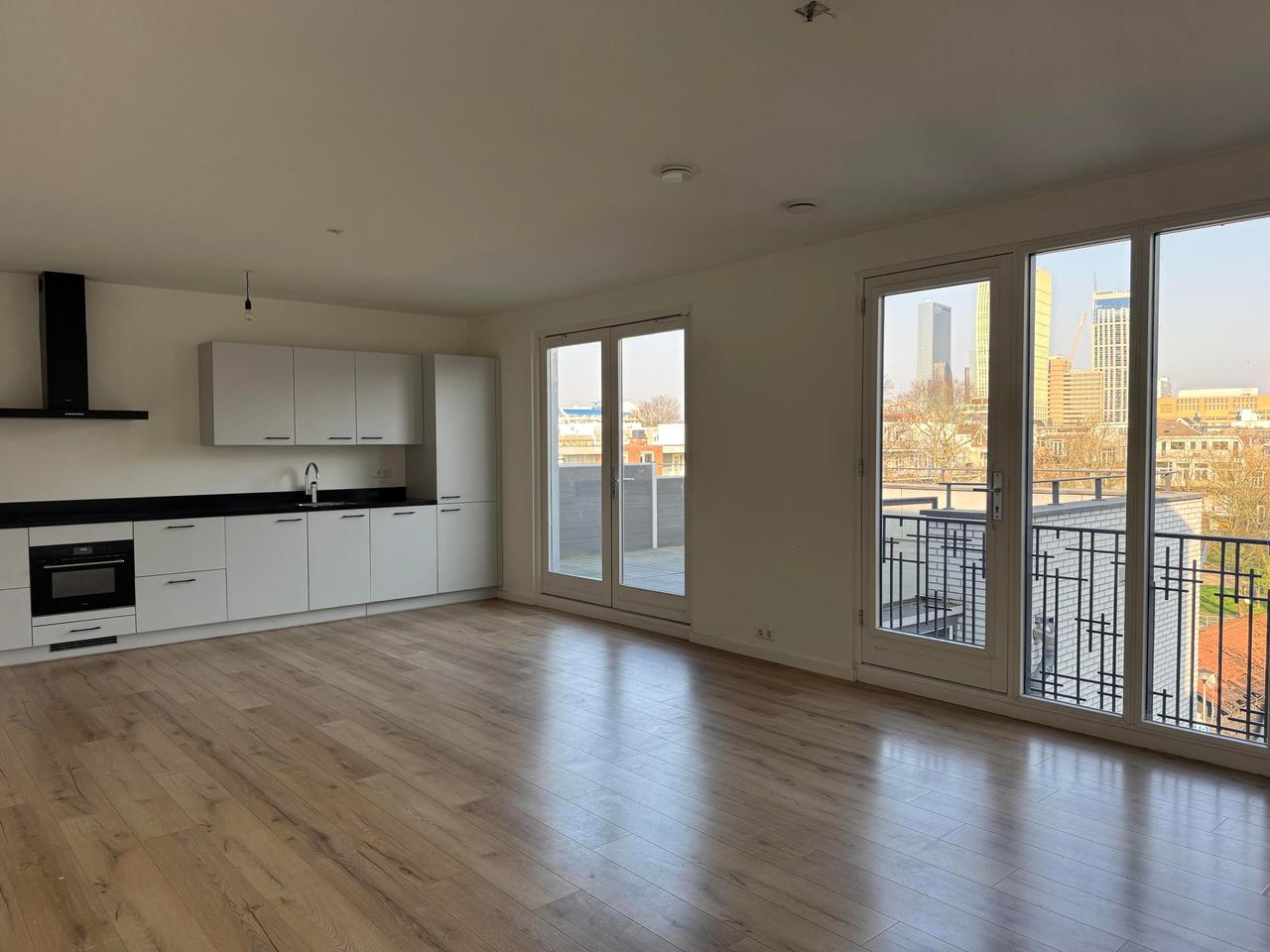 77 m² appartement met balkon in Middelland - Afbeelding 1