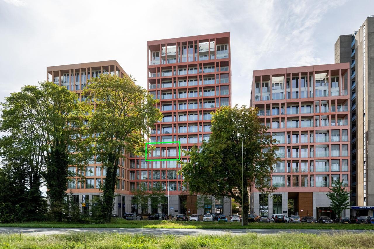109 m² apartment with two balconies - Image 1