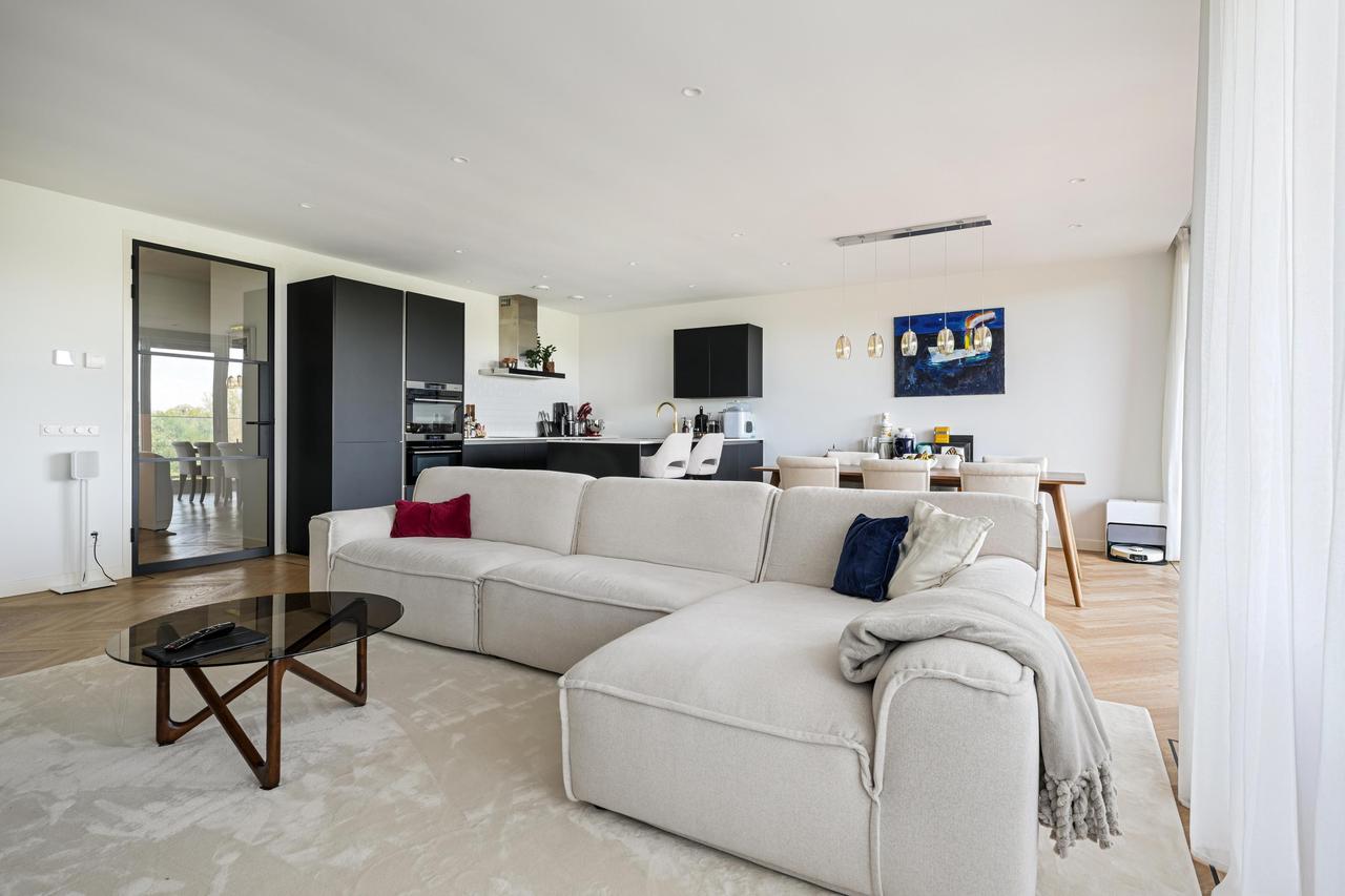 109 m² apartment with two balconies - Image 3