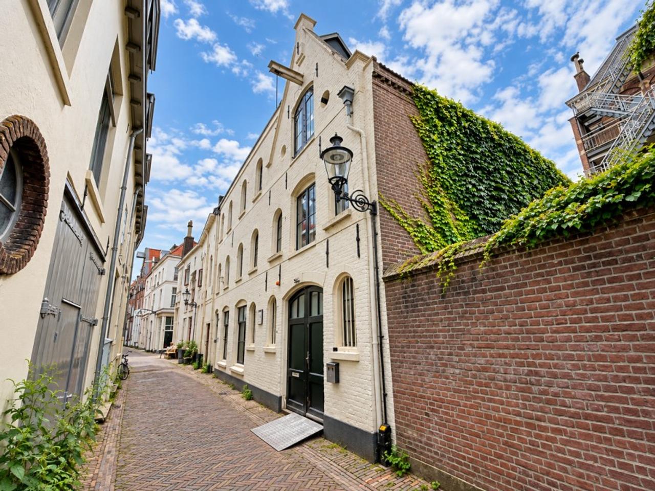 Renovated One-Bedroom Apartment in Deventer - Image 1