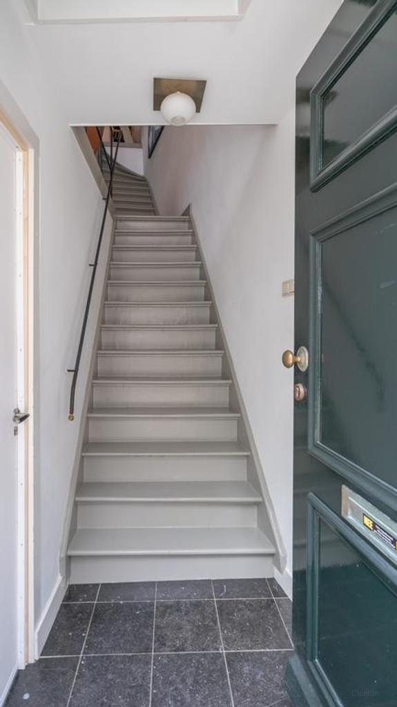 Furnished 1-Bedroom Apartment with Terrace - Image 2