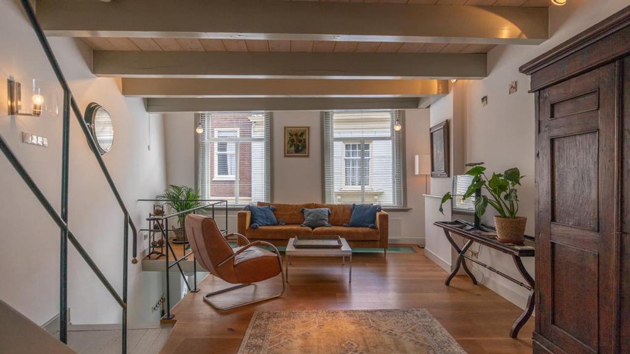 Furnished 1-Bedroom Apartment with Terrace - Image 4