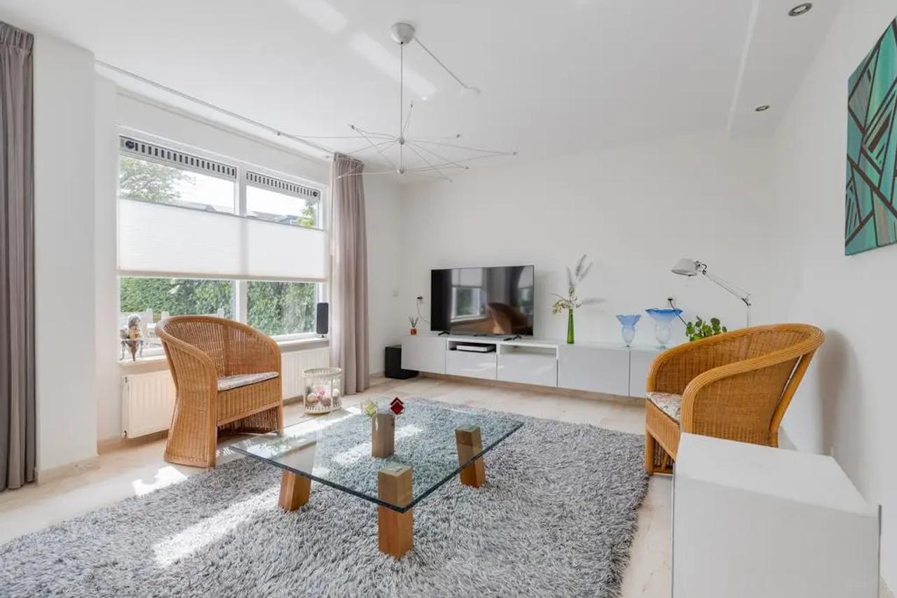 Furnished semi-detached home with 4 bedrooms - Image 3