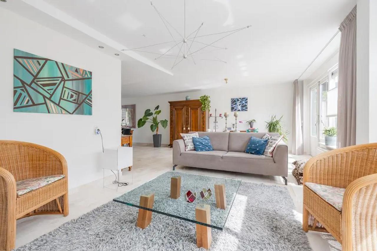 Furnished semi-detached home with 4 bedrooms - Image 4