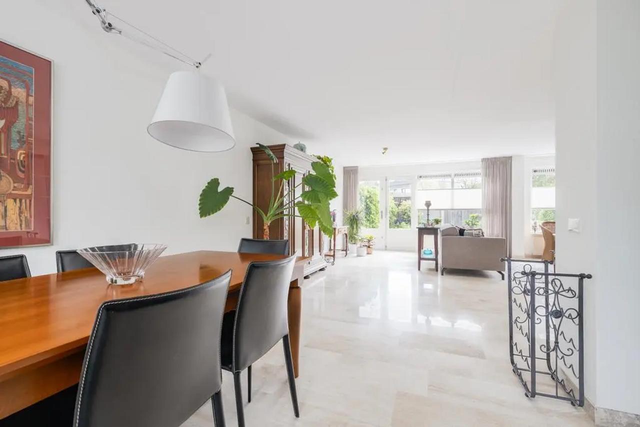 Furnished semi-detached home with 4 bedrooms - Image 6