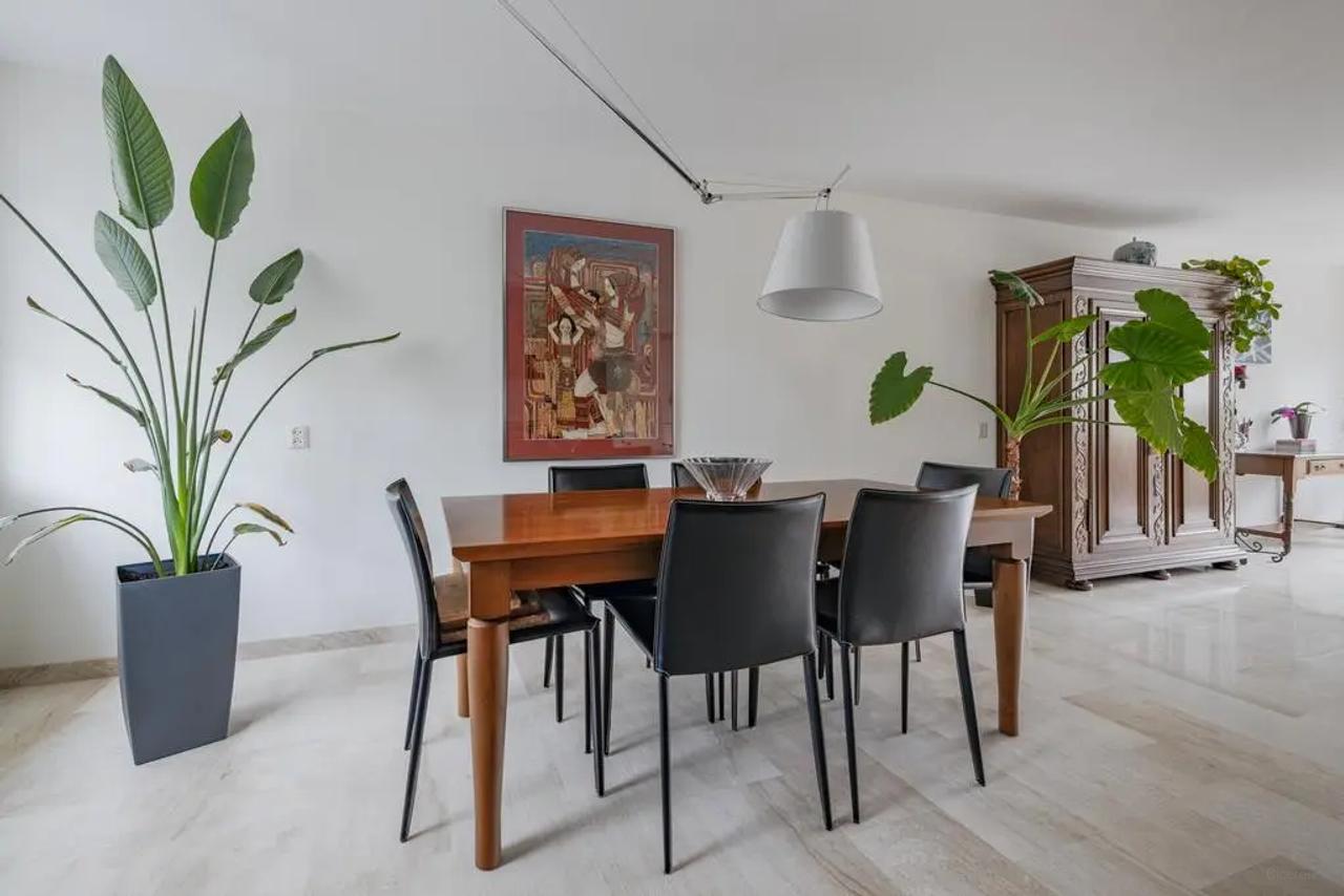 Furnished semi-detached home with 4 bedrooms - Image 7