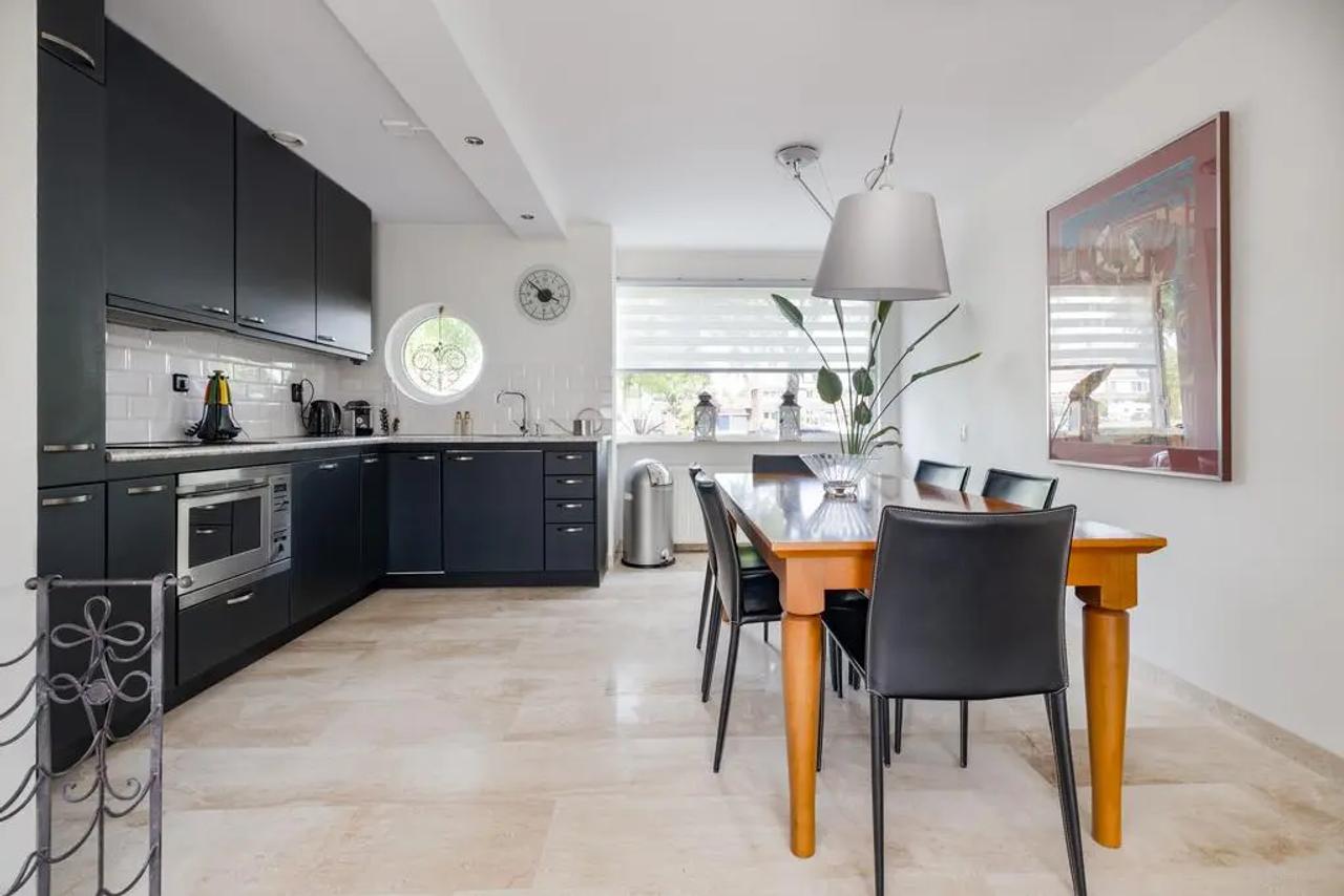 Furnished semi-detached home with 4 bedrooms - Image 8