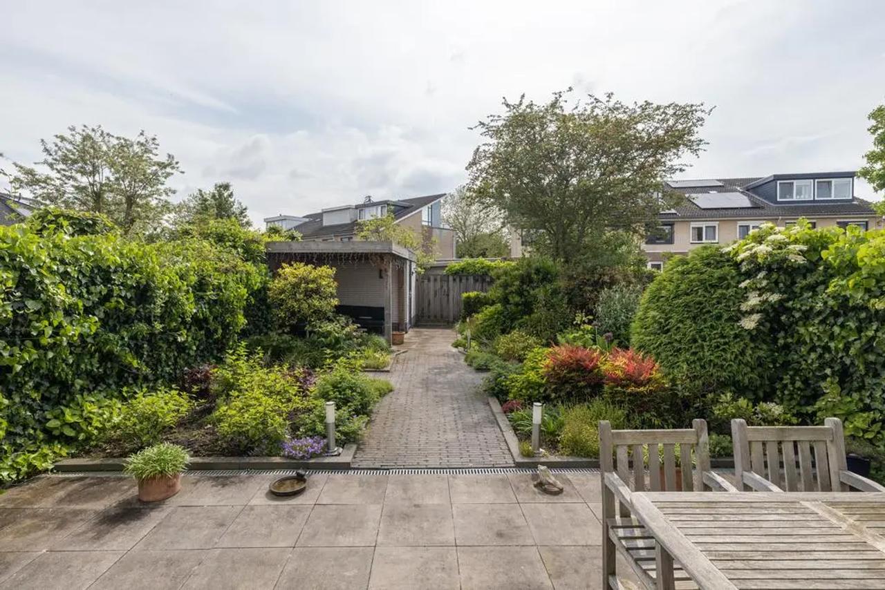 Furnished semi-detached home with 4 bedrooms - Image 11
