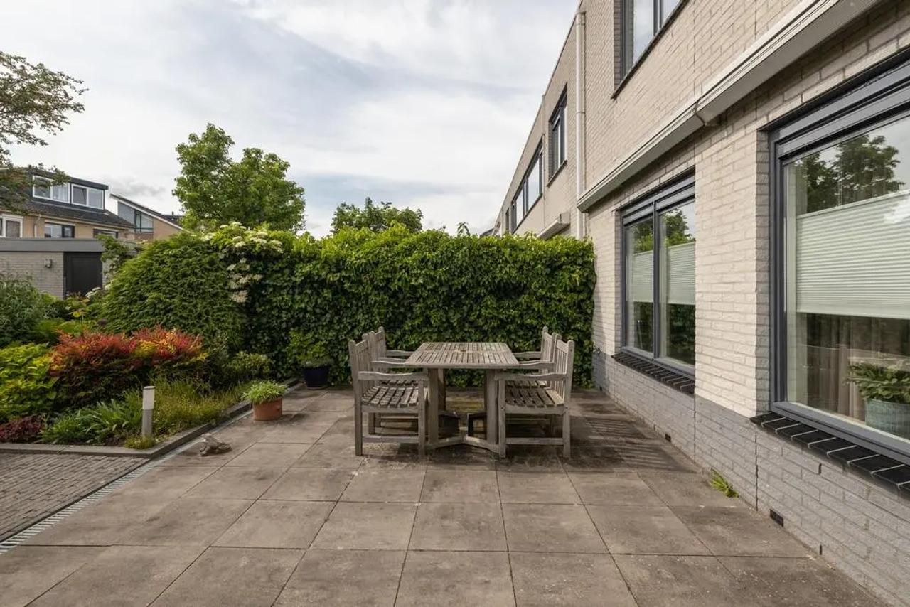 Furnished semi-detached home with 4 bedrooms - Image 13