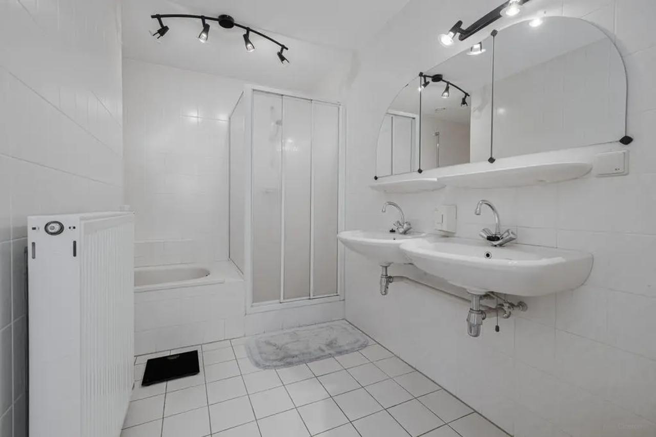 Furnished semi-detached home with 4 bedrooms - Image 23