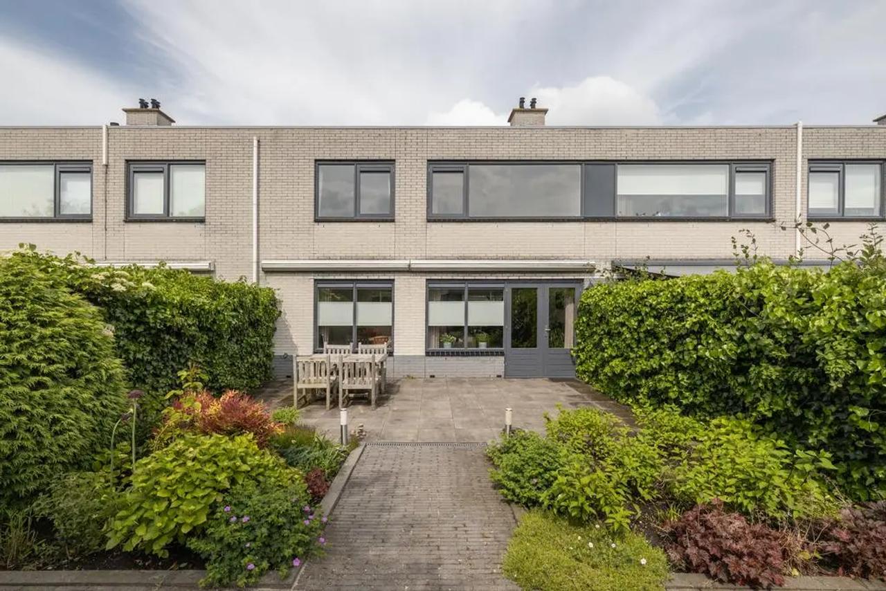 Furnished semi-detached home with 4 bedrooms - Image 27